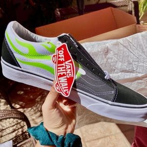 Old skool flame vans!😍